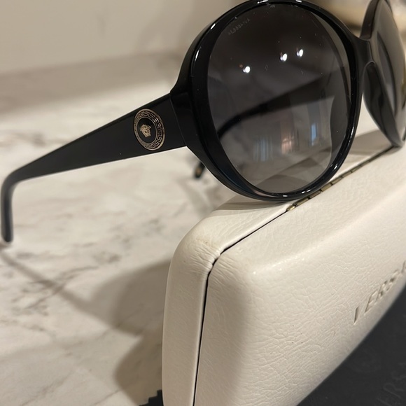 VERSACE SUNGLASSES POLARIZED - Picture 2 of 5